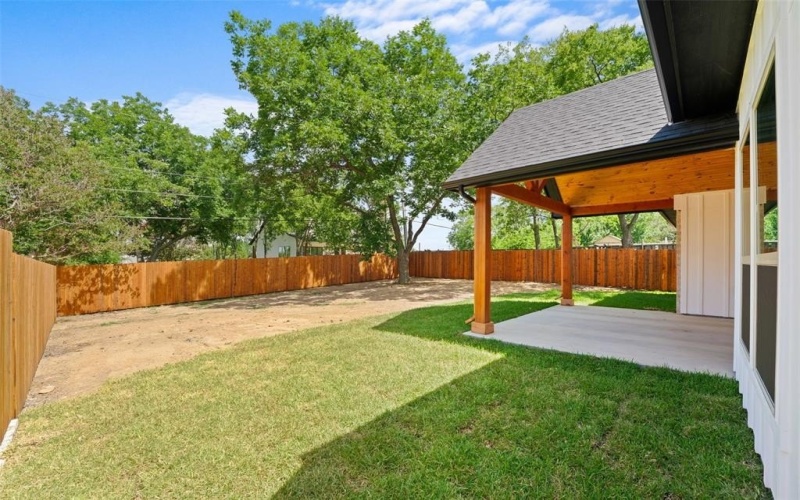 1806 AVENUE F, Grand Prairie, TX 75051, 4 Habitaciones Habitaciones , ,2 BañosBaños,Residential,En Venta,1806 AVENUE F,20987846