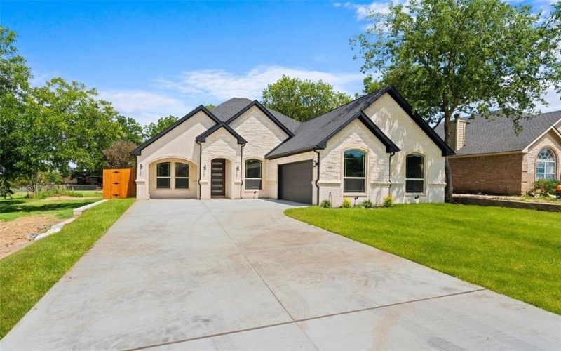 1806 AVENUE F, Grand Prairie, TX 75051, 4 Habitaciones Habitaciones , ,2 BañosBaños,Residential,En Venta,1806 AVENUE F,20987846
