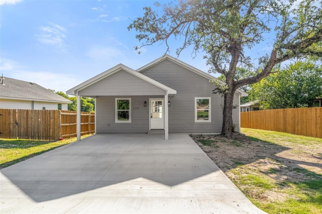 5704 Arkansas Trail, Granbury, TX 76048, 3 Bedrooms Bedrooms, ,2 BathroomsBathrooms,Residential,For Sale,5704 Arkansas Trail,20987854