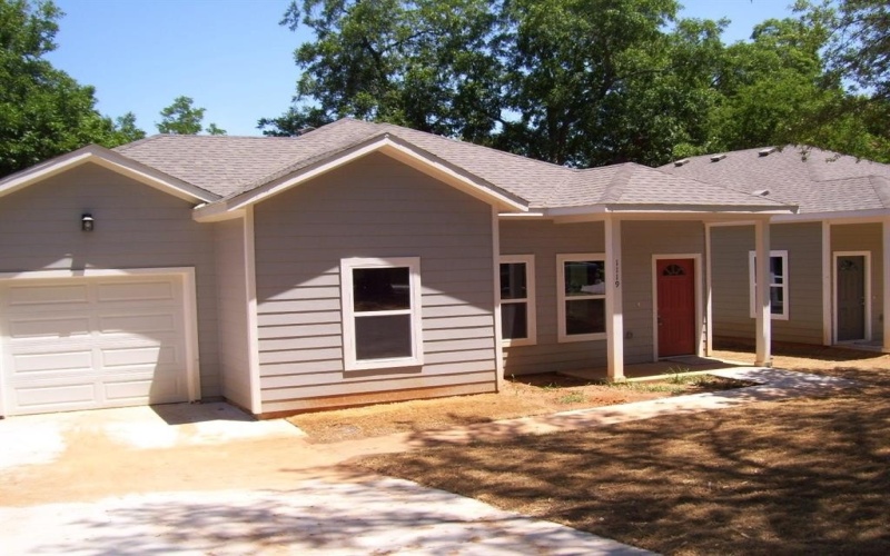 1119 W Johnson Street, Denison, TX 75020, 3 Habitaciones Habitaciones , ,2 BañosBaños,Residential,En Venta,1119 W Johnson Street,20988301