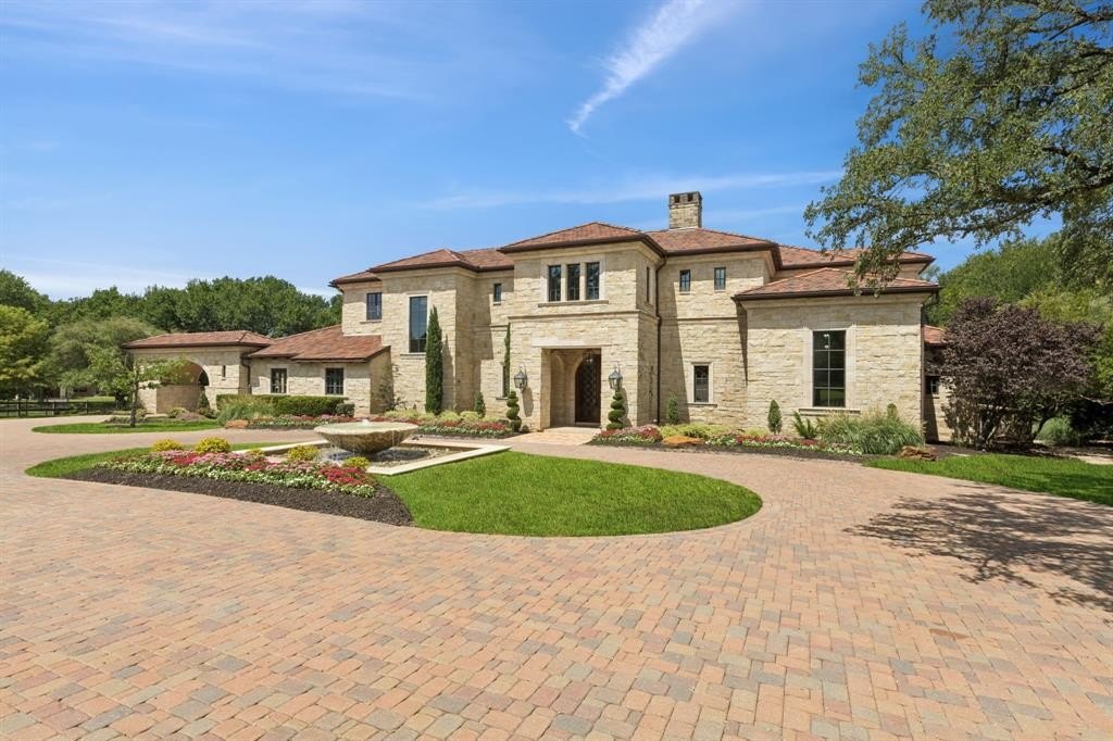 690 S Peytonville Avenue, Southlake, TX 76092, 5 Bedrooms Bedrooms, ,6 BathroomsBathrooms,Residential,For Sale,690 S Peytonville Avenue,20988329