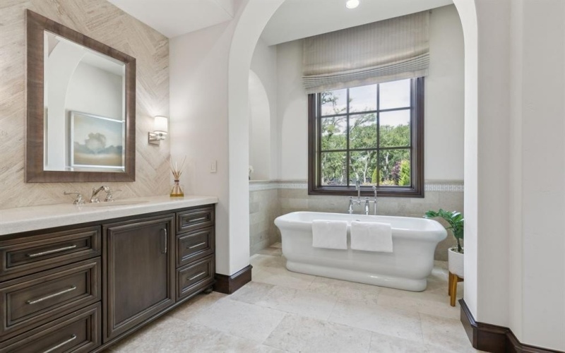 690 S Peytonville Avenue, Southlake, TX 76092, 5 Bedrooms Bedrooms, ,6 BathroomsBathrooms,Residential,For Sale,690 S Peytonville Avenue,20988329