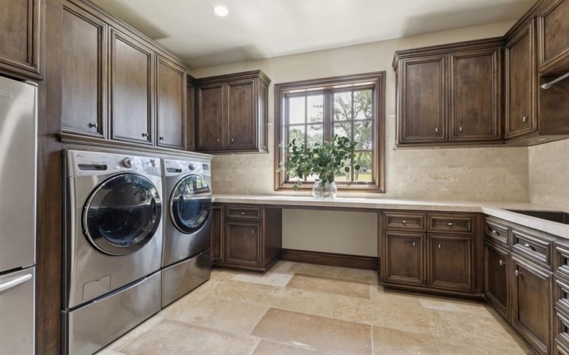 690 S Peytonville Avenue, Southlake, TX 76092, 5 Bedrooms Bedrooms, ,6 BathroomsBathrooms,Residential,For Sale,690 S Peytonville Avenue,20988329