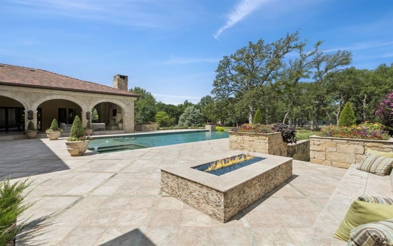 690 S Peytonville Avenue, Southlake, TX 76092, 5 Bedrooms Bedrooms, ,6 BathroomsBathrooms,Residential,For Sale,690 S Peytonville Avenue,20988329