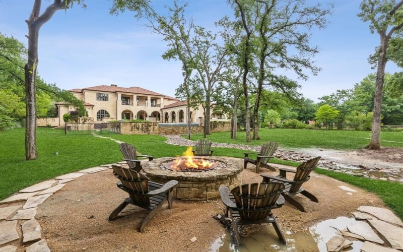 690 S Peytonville Avenue, Southlake, TX 76092, 5 Bedrooms Bedrooms, ,6 BathroomsBathrooms,Residential,For Sale,690 S Peytonville Avenue,20988329