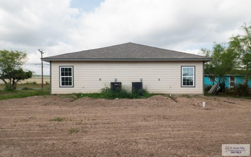 950 E EXPRESSWAY 83, SAN BENITO, TX 78586, ,Residential Multi Family,En Venta,950 E EXPRESSWAY 83,29752042