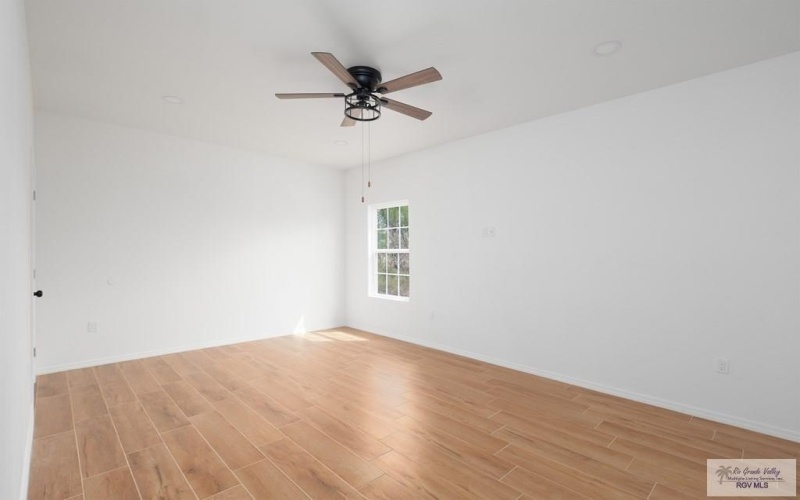 950 E EXPRESSWAY 83, SAN BENITO, TX 78586, ,Residential Multi Family,En Venta,950 E EXPRESSWAY 83,29752042