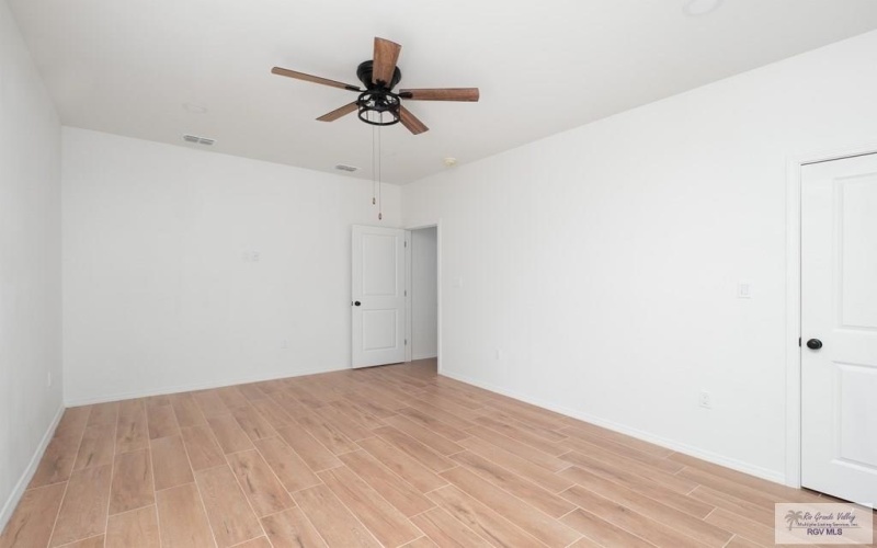 950 E EXPRESSWAY 83, SAN BENITO, TX 78586, ,Residential Multi Family,En Venta,950 E EXPRESSWAY 83,29752042