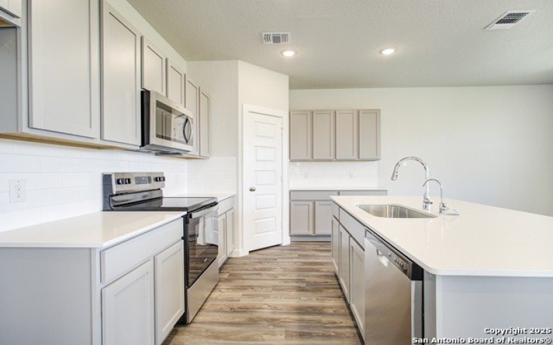 2526 RAMBO DRIVE, San Antonio, TX 78224, 4 Habitaciones Habitaciones , ,2 BañosBaños,Residential,En Venta,2526 RAMBO DRIVE,1845262