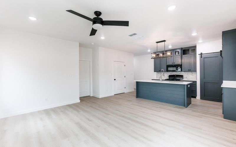 1704 Elkhart Avenue, Lubbock, TX 79416, 6 Habitaciones Habitaciones , ,7 BañosBaños,Residential Multi Family,En Venta,1704 Elkhart Avenue,202557343