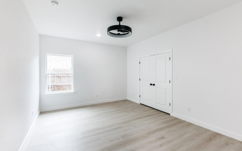 1704 Elkhart Avenue, Lubbock, TX 79416, 6 Habitaciones Habitaciones , ,7 BañosBaños,Residential Multi Family,En Venta,1704 Elkhart Avenue,202557343