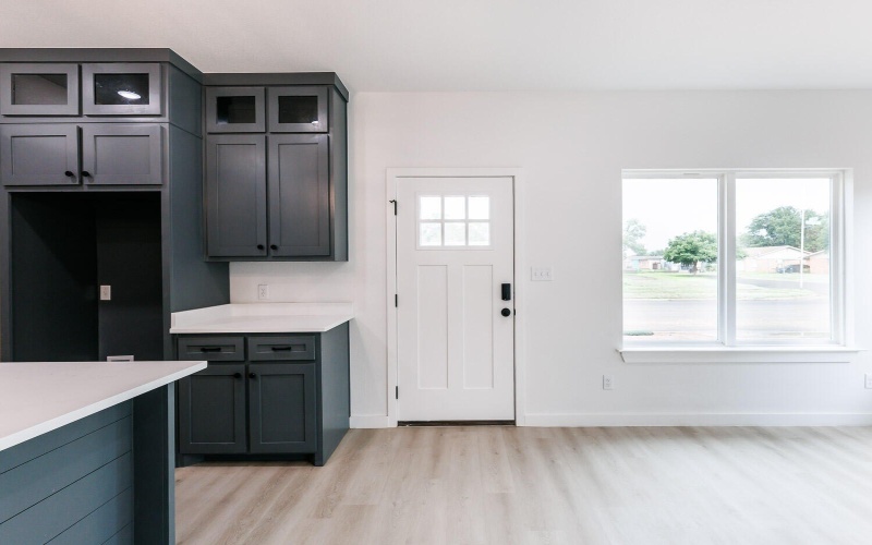 1704 Elkhart Avenue, Lubbock, TX 79416, 6 Habitaciones Habitaciones , ,7 BañosBaños,Residential Multi Family,En Venta,1704 Elkhart Avenue,202557343