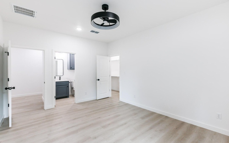 1704 Elkhart Avenue, Lubbock, TX 79416, 6 Habitaciones Habitaciones , ,7 BañosBaños,Residential Multi Family,En Venta,1704 Elkhart Avenue,202557343