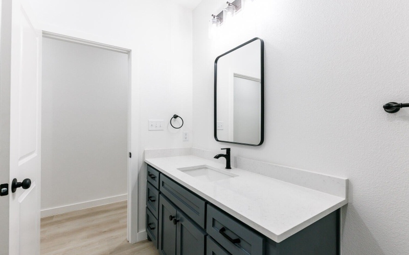 1704 Elkhart Avenue, Lubbock, TX 79416, 6 Habitaciones Habitaciones , ,7 BañosBaños,Residential Multi Family,En Venta,1704 Elkhart Avenue,202557343