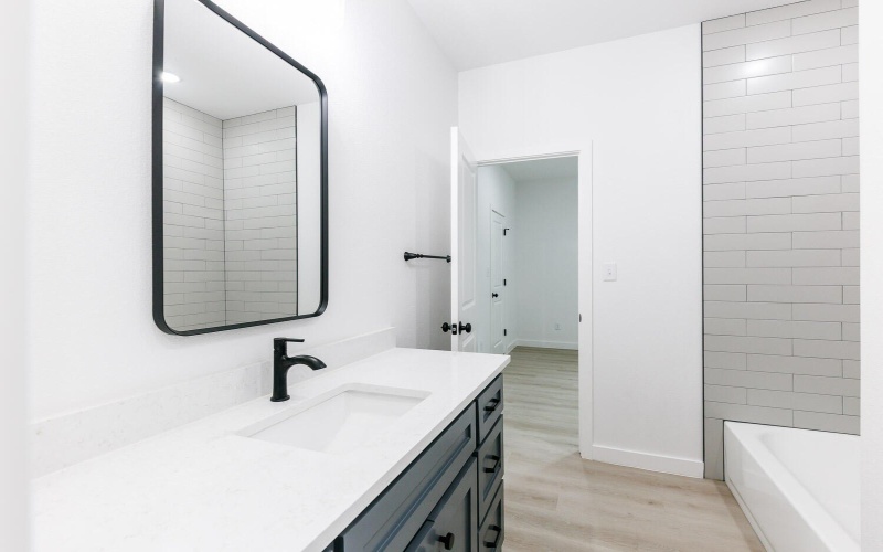1704 Elkhart Avenue, Lubbock, TX 79416, 6 Habitaciones Habitaciones , ,7 BañosBaños,Residential Multi Family,En Venta,1704 Elkhart Avenue,202557343