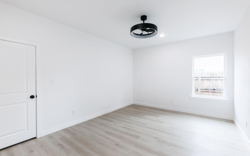 1704 Elkhart Avenue, Lubbock, TX 79416, 6 Habitaciones Habitaciones , ,7 BañosBaños,Residential Multi Family,En Venta,1704 Elkhart Avenue,202557343