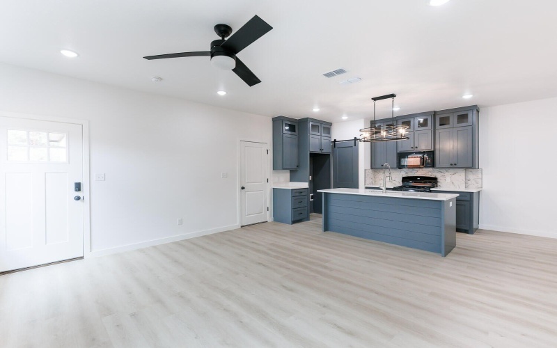 1704 Elkhart Avenue, Lubbock, TX 79416, 6 Habitaciones Habitaciones , ,7 BañosBaños,Residential Multi Family,En Venta,1704 Elkhart Avenue,202557343