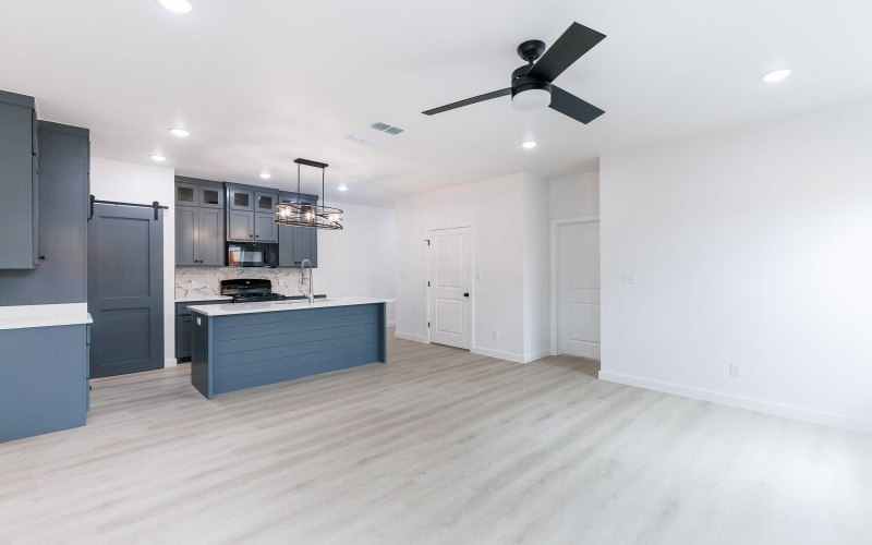 1704 Elkhart Avenue, Lubbock, TX 79416, 6 Habitaciones Habitaciones , ,7 BañosBaños,Residential Multi Family,En Venta,1704 Elkhart Avenue,202557343