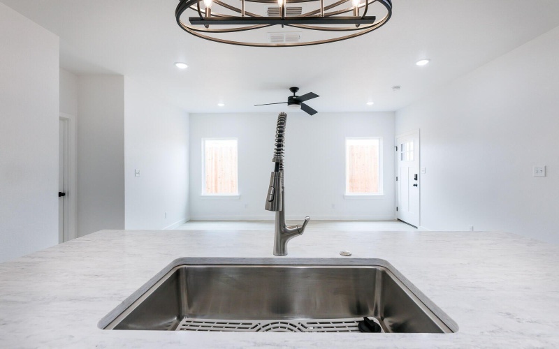 1704 Elkhart Avenue, Lubbock, TX 79416, 6 Habitaciones Habitaciones , ,7 BañosBaños,Residential Multi Family,En Venta,1704 Elkhart Avenue,202557343