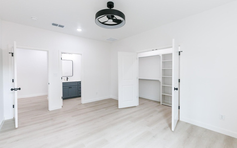 1704 Elkhart Avenue, Lubbock, TX 79416, 6 Habitaciones Habitaciones , ,7 BañosBaños,Residential Multi Family,En Venta,1704 Elkhart Avenue,202557343