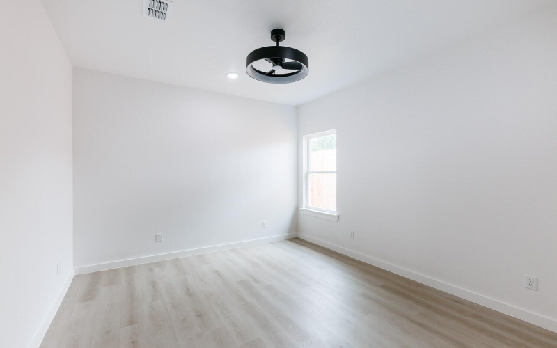 1704 Elkhart Avenue, Lubbock, TX 79416, 6 Habitaciones Habitaciones , ,7 BañosBaños,Residential Multi Family,En Venta,1704 Elkhart Avenue,202557343