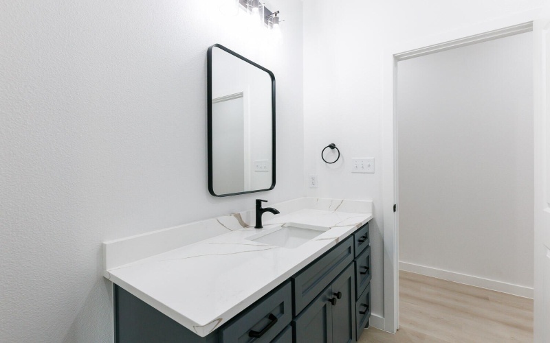 1704 Elkhart Avenue, Lubbock, TX 79416, 6 Habitaciones Habitaciones , ,7 BañosBaños,Residential Multi Family,En Venta,1704 Elkhart Avenue,202557343