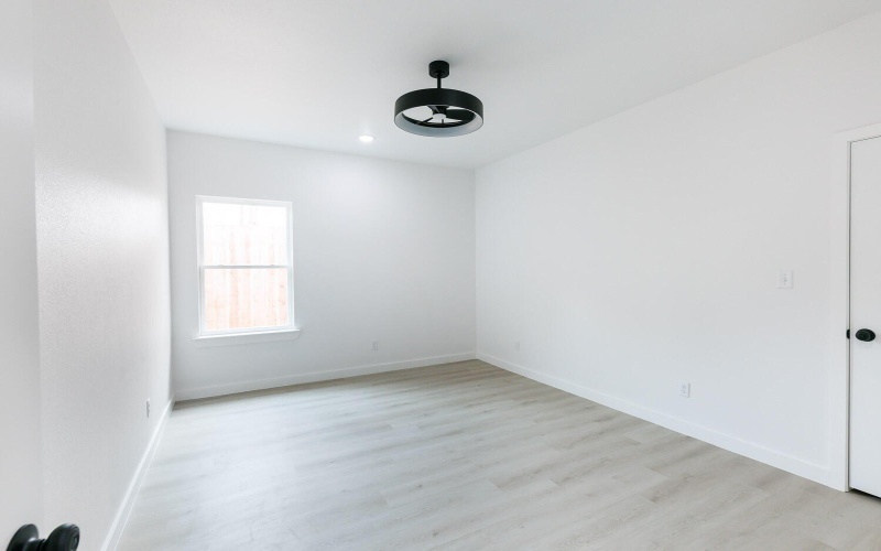 1704 Elkhart Avenue, Lubbock, TX 79416, 6 Habitaciones Habitaciones , ,7 BañosBaños,Residential Multi Family,En Venta,1704 Elkhart Avenue,202557343