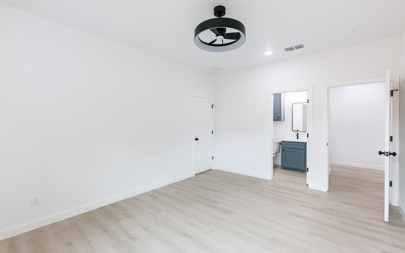 1704 Elkhart Avenue, Lubbock, TX 79416, 6 Habitaciones Habitaciones , ,7 BañosBaños,Residential Multi Family,En Venta,1704 Elkhart Avenue,202557343