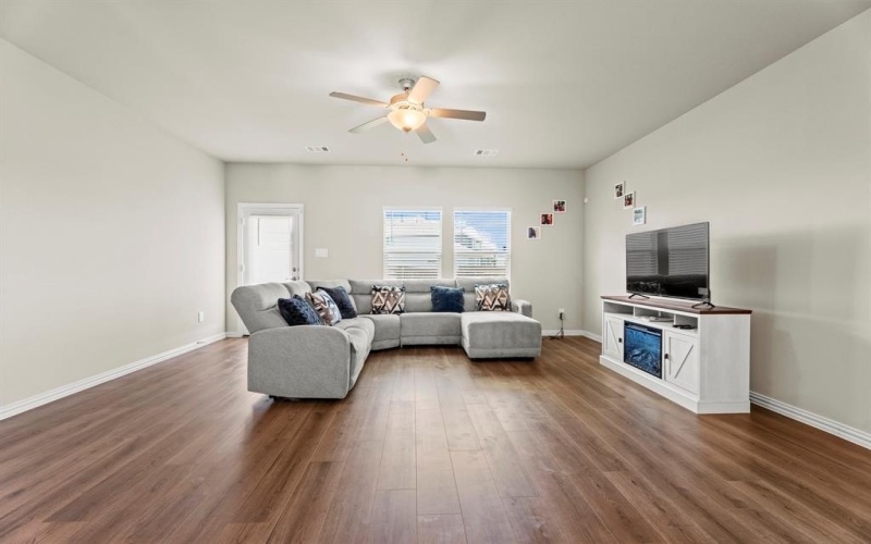 2275 Cliff Springs Drive, Forney, TX 75126, 4 Bedrooms Bedrooms, ,2 BathroomsBathrooms,Residential,For Sale,2275 Cliff Springs Drive,20989557