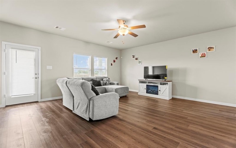 2275 Cliff Springs Drive, Forney, TX 75126, 4 Bedrooms Bedrooms, ,2 BathroomsBathrooms,Residential,For Sale,2275 Cliff Springs Drive,20989557