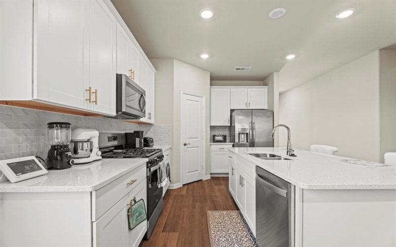 2275 Cliff Springs Drive, Forney, TX 75126, 4 Bedrooms Bedrooms, ,2 BathroomsBathrooms,Residential,For Sale,2275 Cliff Springs Drive,20989557