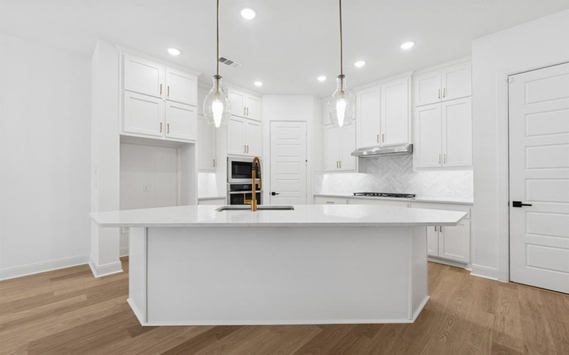 4839 Fuller Court #703, Irving, TX 75038, 3 Bedrooms Bedrooms, ,2 BathroomsBathrooms,Residential,For Sale,4839 Fuller Court,0,20989859