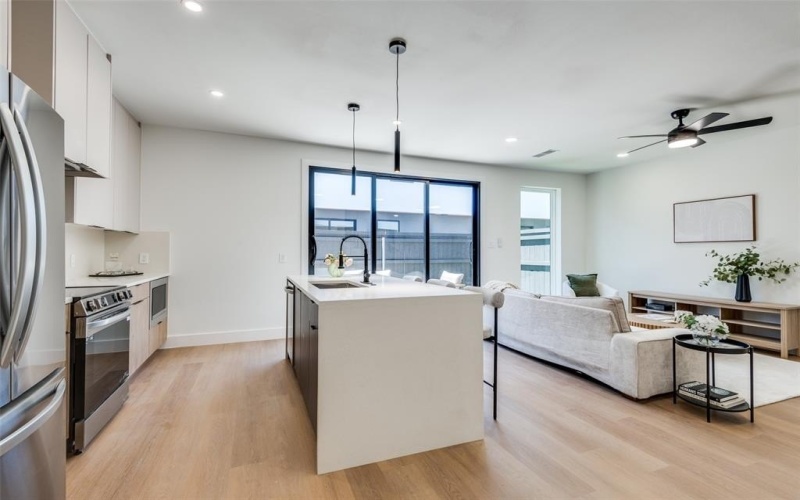7328 Flyers Way, Dallas, TX 75235, 3 Habitaciones Habitaciones , ,2 BañosBaños,Residential,En Venta,7328 Flyers Way,20989869