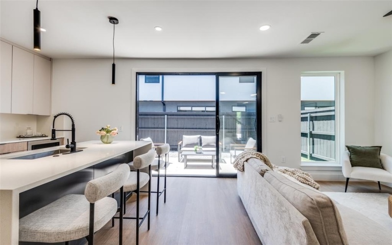 7328 Flyers Way, Dallas, TX 75235, 3 Habitaciones Habitaciones , ,2 BañosBaños,Residential,En Venta,7328 Flyers Way,20989869