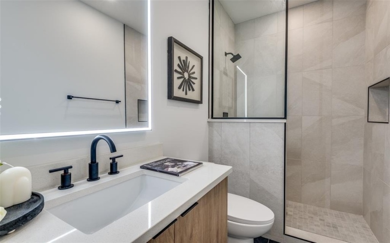 7328 Flyers Way, Dallas, TX 75235, 3 Habitaciones Habitaciones , ,2 BañosBaños,Residential,En Venta,7328 Flyers Way,20989869