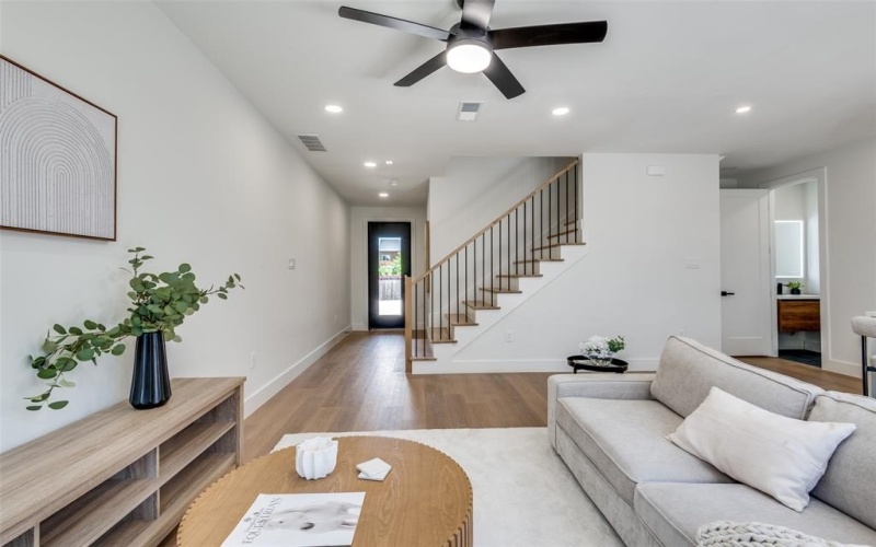 7328 Flyers Way, Dallas, TX 75235, 3 Habitaciones Habitaciones , ,2 BañosBaños,Residential,En Venta,7328 Flyers Way,20989869