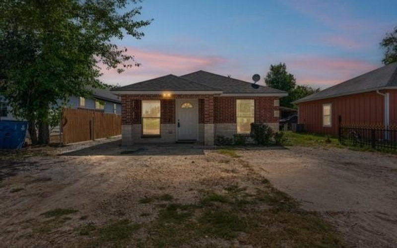 104 S Wall Street, Itasca, TX 76055, 3 Habitaciones Habitaciones , ,2 BañosBaños,Residential,En Venta,104 S Wall Street,20989898