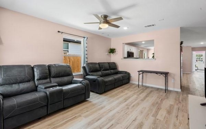 104 S Wall Street, Itasca, TX 76055, 3 Habitaciones Habitaciones , ,2 BañosBaños,Residential,En Venta,104 S Wall Street,20989898