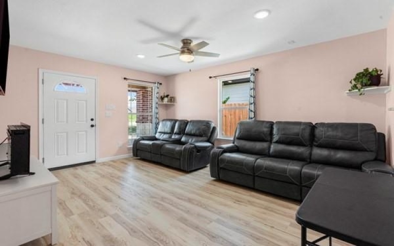 104 S Wall Street, Itasca, TX 76055, 3 Habitaciones Habitaciones , ,2 BañosBaños,Residential,En Venta,104 S Wall Street,20989898