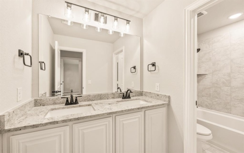 137 Claywood Drive, Glenn Heights, TX 75154, 5 Bedrooms Bedrooms, ,3 BathroomsBathrooms,Residential,For Sale,137 Claywood Drive,0,20989984