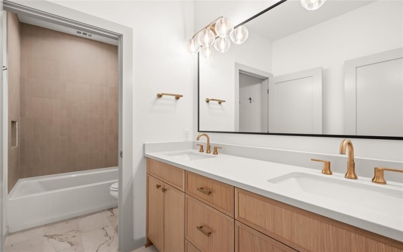 3947 Beechwood Lane, Dallas, TX 75220, 5 Habitaciones Habitaciones , ,5 BañosBaños,Residential,En Venta,3947 Beechwood Lane,20990065