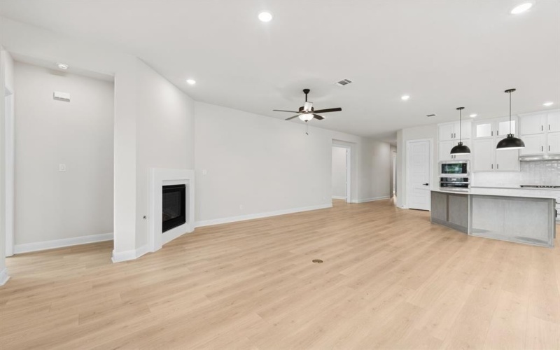 600 Long Trail, Mansfield, TX 76063, 3 Bedrooms Bedrooms, ,2 BathroomsBathrooms,Residential,For Sale,600 Long Trail,0,20990077