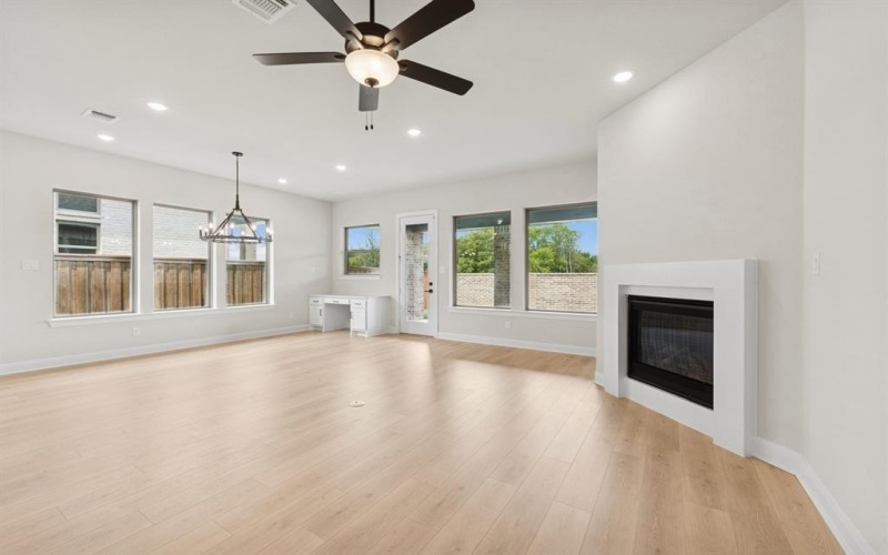 600 Long Trail, Mansfield, TX 76063, 3 Bedrooms Bedrooms, ,2 BathroomsBathrooms,Residential,For Sale,600 Long Trail,0,20990077
