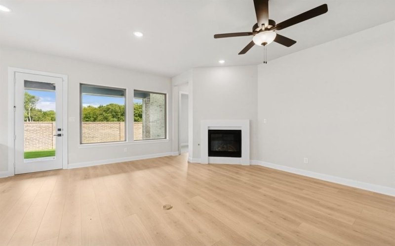 600 Long Trail, Mansfield, TX 76063, 3 Bedrooms Bedrooms, ,2 BathroomsBathrooms,Residential,For Sale,600 Long Trail,0,20990077