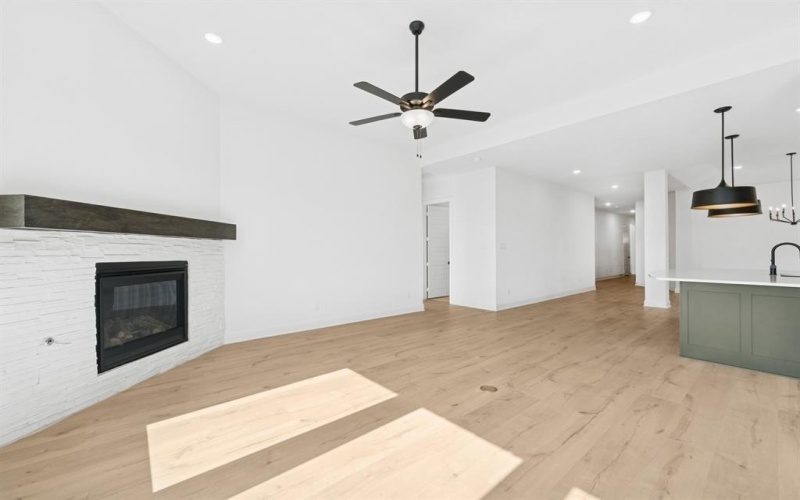 607 Long Trail, Mansfield, TX 76063, 4 Habitaciones Habitaciones , ,3 BañosBaños,Residential,En Venta,607 Long Trail,0,20990154