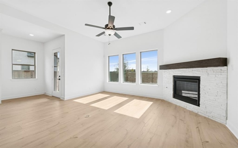 607 Long Trail, Mansfield, TX 76063, 4 Habitaciones Habitaciones , ,3 BañosBaños,Residential,En Venta,607 Long Trail,0,20990154