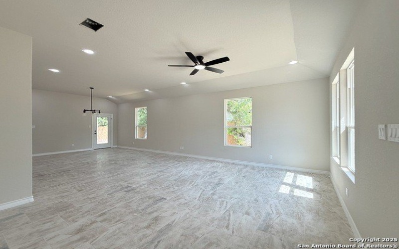 419 N San Ignacio Ave, San Antonio, TX 78228, 4 Habitaciones Habitaciones , ,3 BañosBaños,Residential,En Venta,419 N San Ignacio Ave,0,1881275