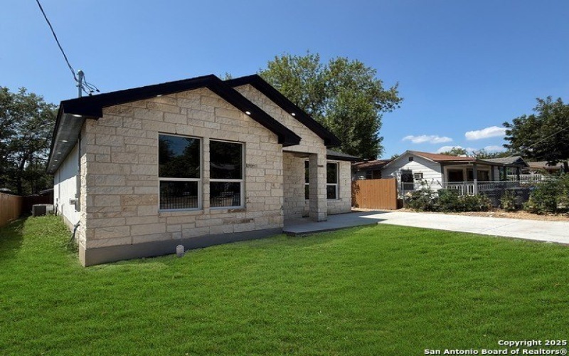 419 N San Ignacio Ave, San Antonio, TX 78228, 4 Habitaciones Habitaciones , ,3 BañosBaños,Residential,En Venta,419 N San Ignacio Ave,0,1881275