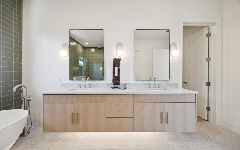 2029 Summit Avenue, Dallas, TX 75206, 3 Bedrooms Bedrooms, ,5 BathroomsBathrooms,Residential,For Sale,2029 Summit Avenue,20979948