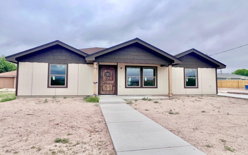 1246 Leonel Martinez, Del Rio, TX 78840, 3 Bedrooms Bedrooms, ,2 BathroomsBathrooms,Residential,For Sale,1246 Leonel Martinez,206956